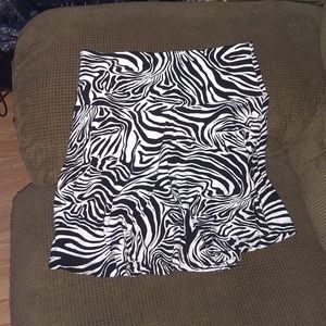 Black and white mini